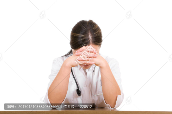 女醫(yī)生在書桌
