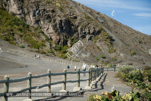 在伊拉蘇火山口