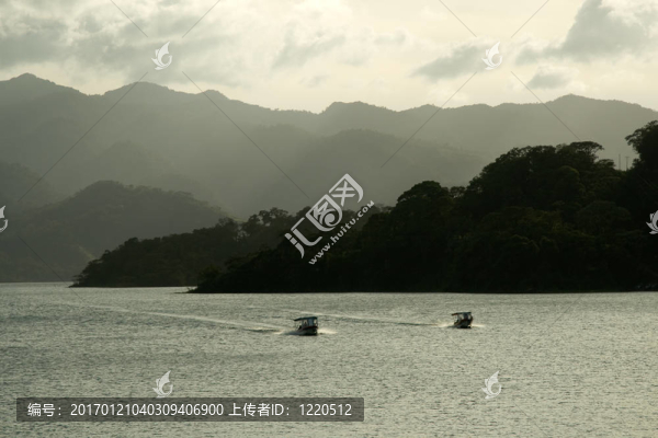 湖靠近阿雷納爾火山