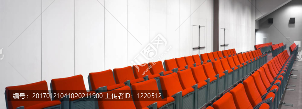 空蕩蕩的電影院大廳