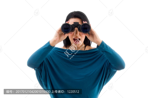 女性通過白色背景看雙眼的肖像