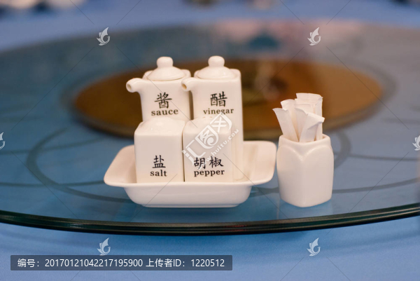 餐廳餐桌調(diào)味