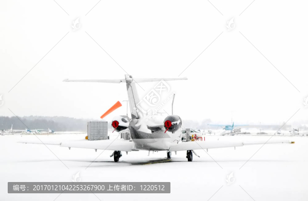 機(jī)場(chǎng)白了
