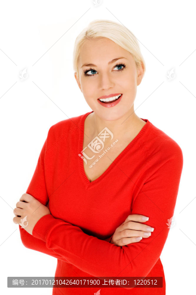 雙臂交叉的女人