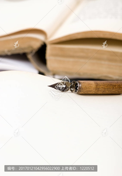 舊書和鋼筆