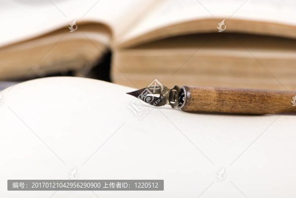 舊書和鋼筆