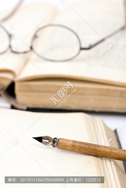 舊書和鋼筆