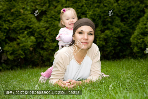 母親和女兒
