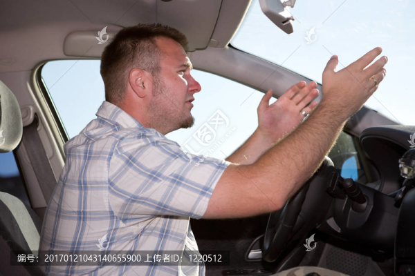 汽車(chē)?yán)锏碾S便的人