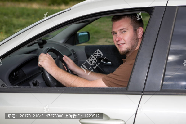 汽車?yán)锏碾S便的人