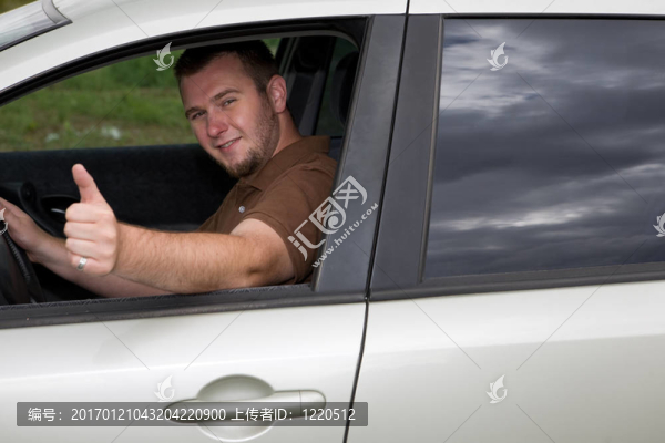 汽車?yán)锏碾S便的人