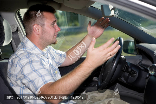 汽車?yán)锏碾S便的人