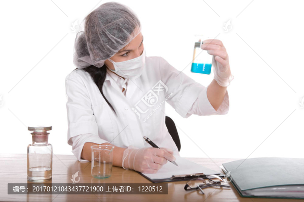 女人在實(shí)驗(yàn)室