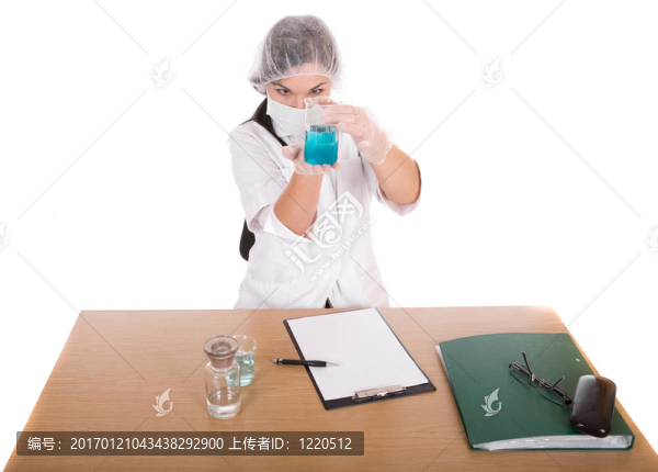 女人在實(shí)驗(yàn)室