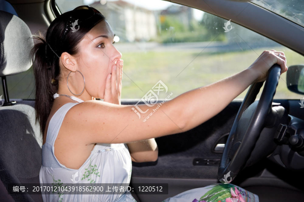 女人在車(chē)