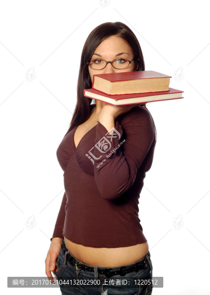 拿著書的女人