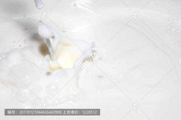 牛奶濺