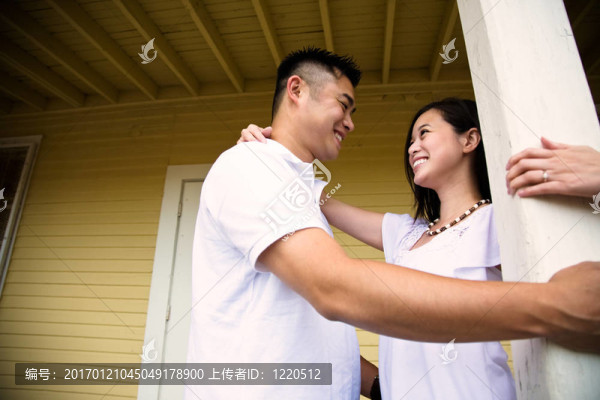 快樂的亞洲夫婦