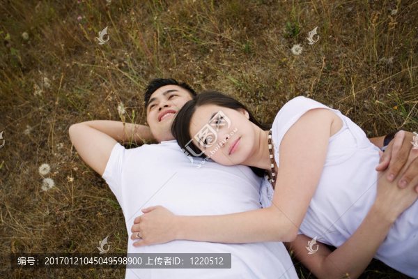 快樂(lè)的亞洲夫婦