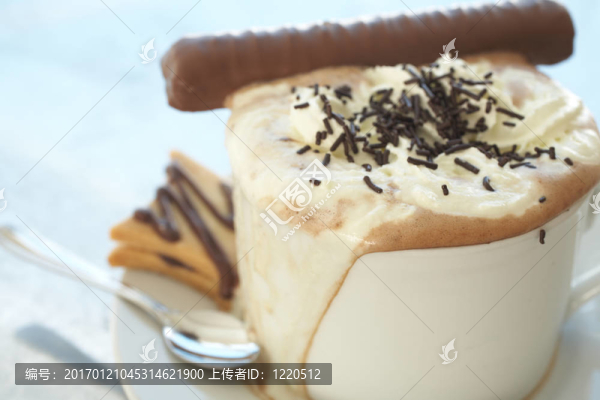 在咖啡杯卡布奇諾
