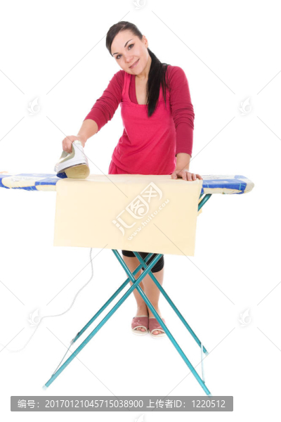 熨衣服的女人