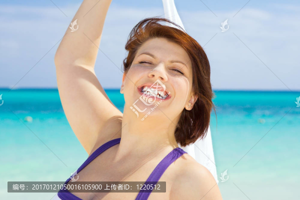 白色紗籠的女人快樂