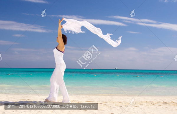 白色紗籠的女人快樂(lè)