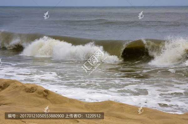 海灘上的波濤
