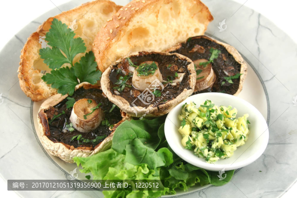 蘑菇和烤面包