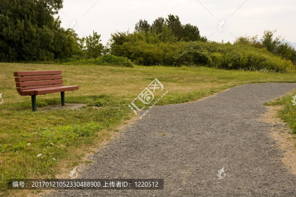 Gravel,Path的紅板凳