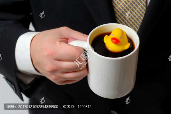 在咖啡杯2的橡皮鴨子
