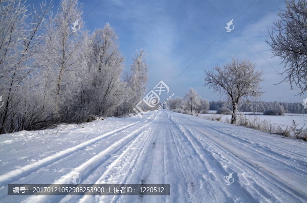 在冰雪路面