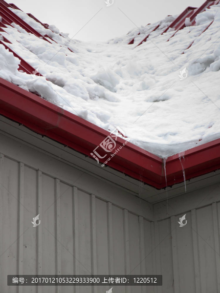紅屋頂上的雪荷載-匯圖網(wǎng) www.fosd68.com 紅屋頂上的雪荷載