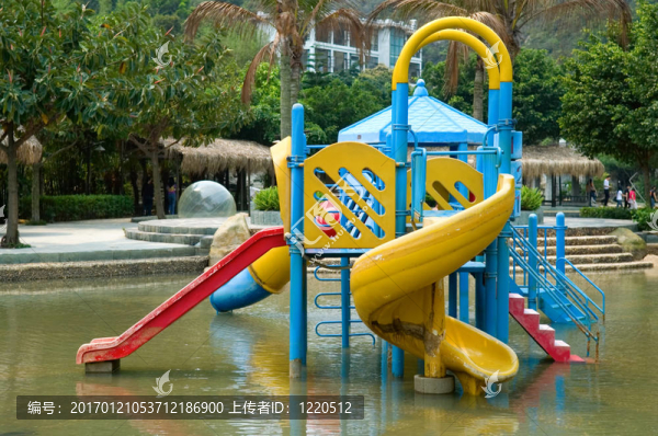 豐富多彩的水上游樂場