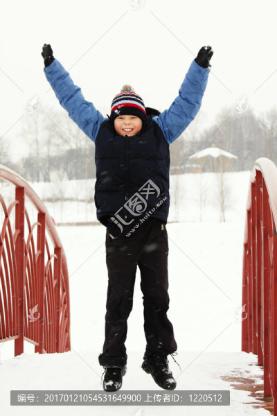 跳上白雪覆蓋的橋