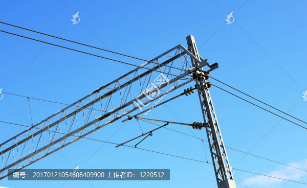 高壓線塔的鐵路-匯圖網(wǎng) www.fosd68.com 高壓線塔的鐵路