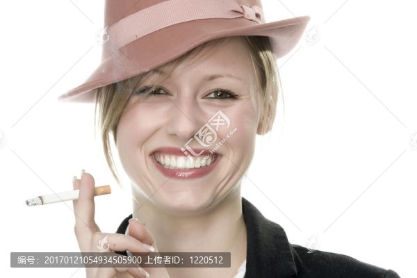 一個美麗的女人吸煙