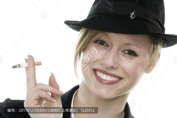 一個美麗的女人吸煙