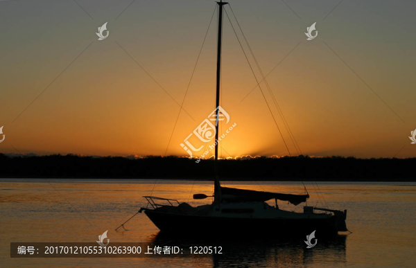 清晨的游艇