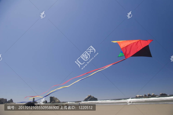 紅色的風(fēng)箏藍(lán)天