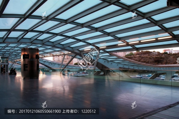 現(xiàn)代火車站建筑