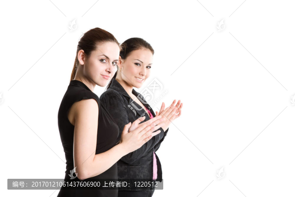 兩女拍手