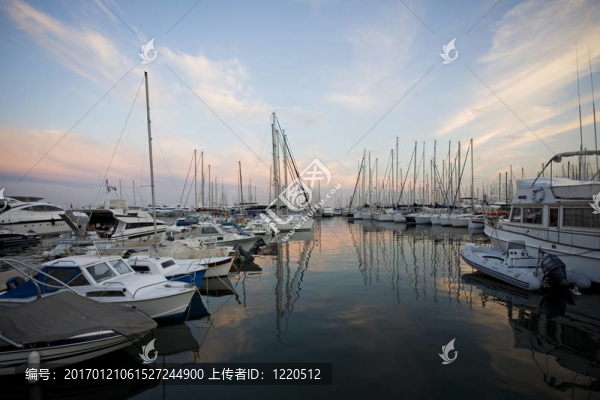 船在黃昏