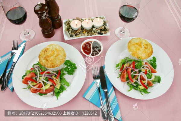 家常雞和蔬菜餡餅