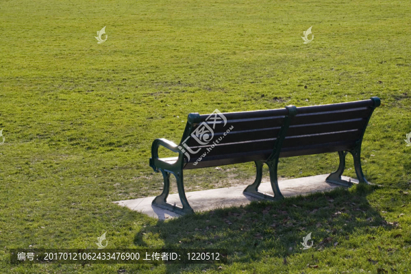 公園的長椅上
