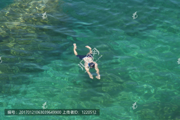 水下游泳