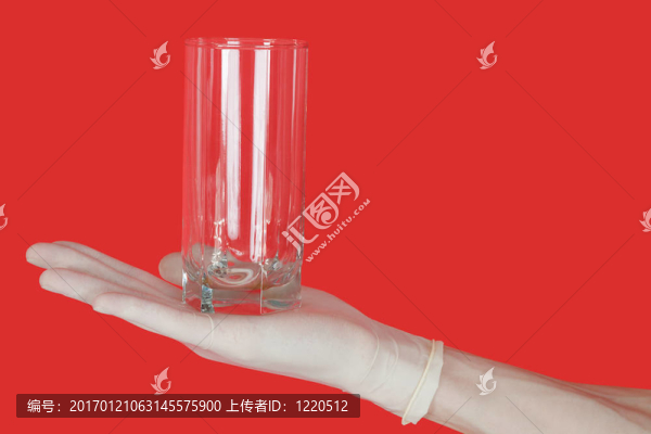 手上的水玻璃