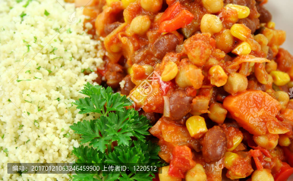 蒸粗麥粉和扁豆火鍋