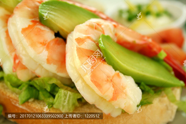 蝦和牛油果三明治