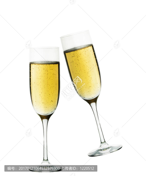 白色背景上的香檳酒杯